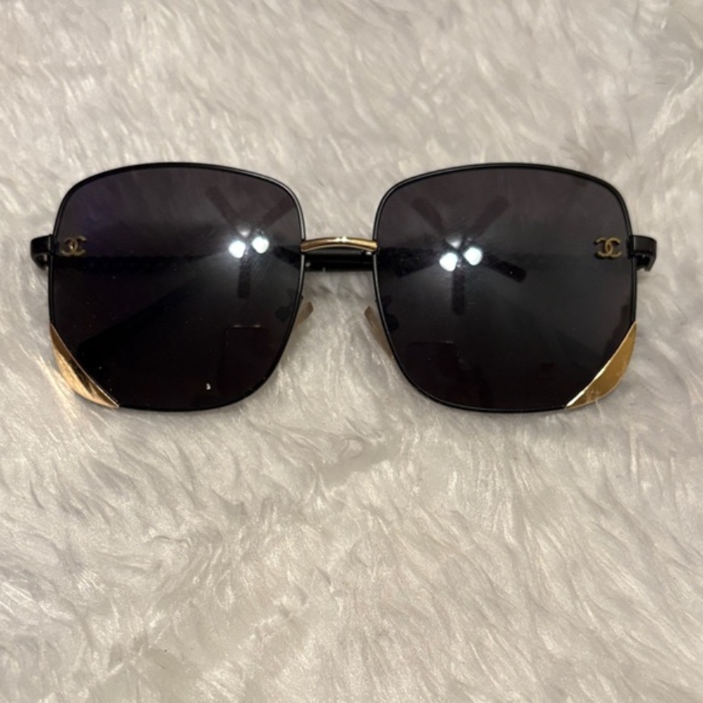 Chic fashion Black and Gold Sunglasses